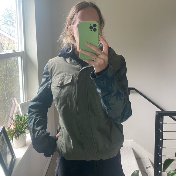 Medium Roxy Snowboarding Jacket - Picture 2 of 8